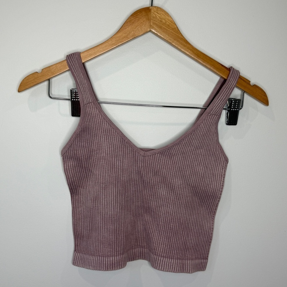Bella Seamless Purple Distressed Crop Tank (S)